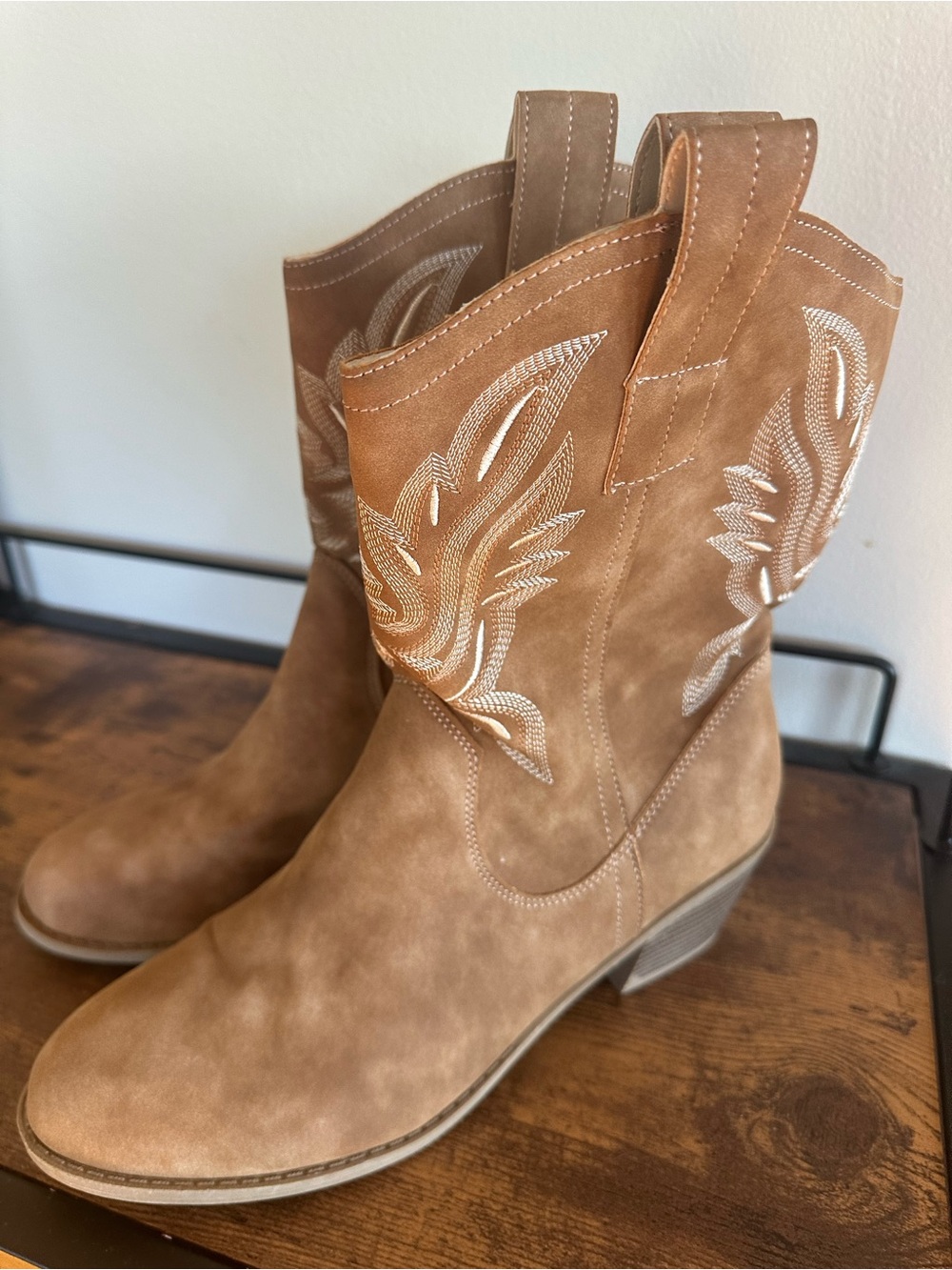 Source Unknown Tan Suede Western Pull-On Ankle Boots